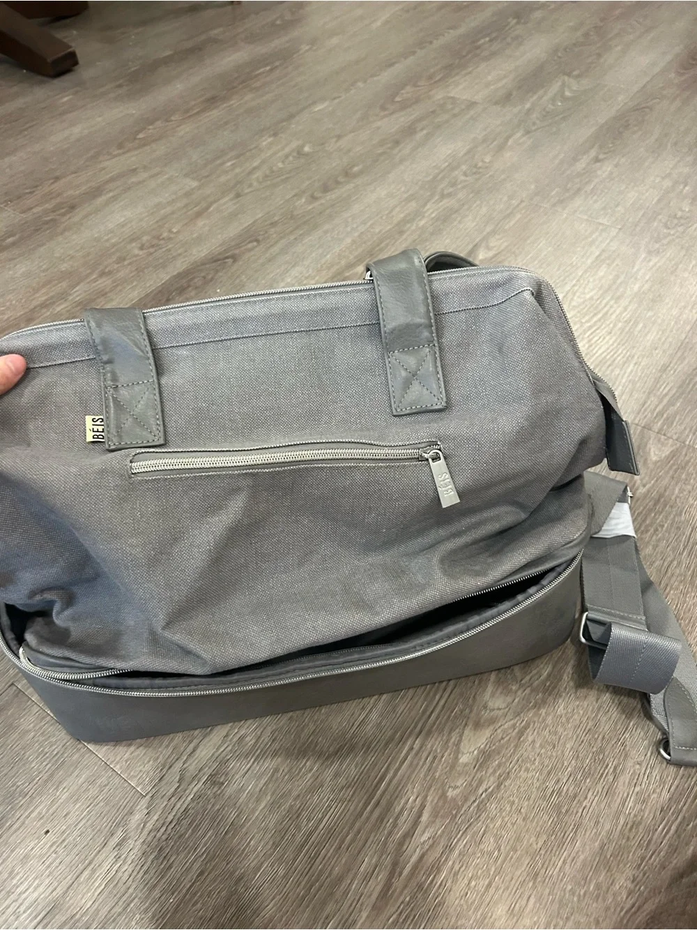 Beis Gray Travel Weekender Bag - Versatile Carryall (Broken!) - Picture 3 of 6